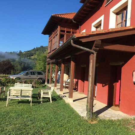El Interior De Gaia Guest House Arriondas Exterior foto