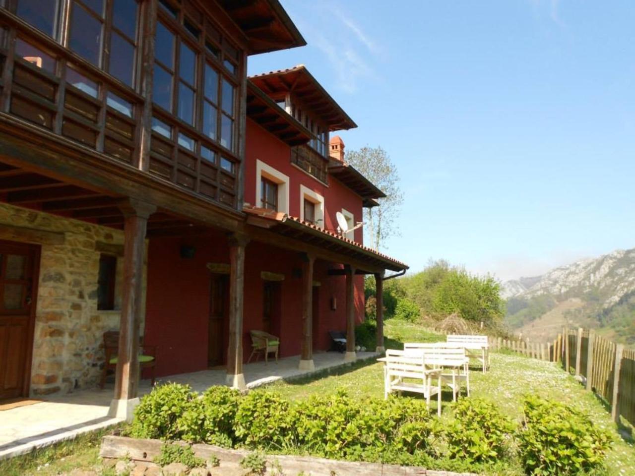 El Interior De Gaia Guest House Arriondas Exterior foto