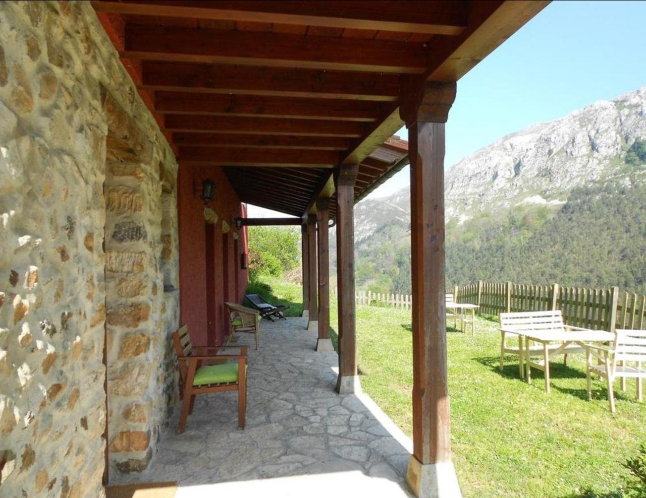 El Interior De Gaia Guest House Arriondas Exterior foto