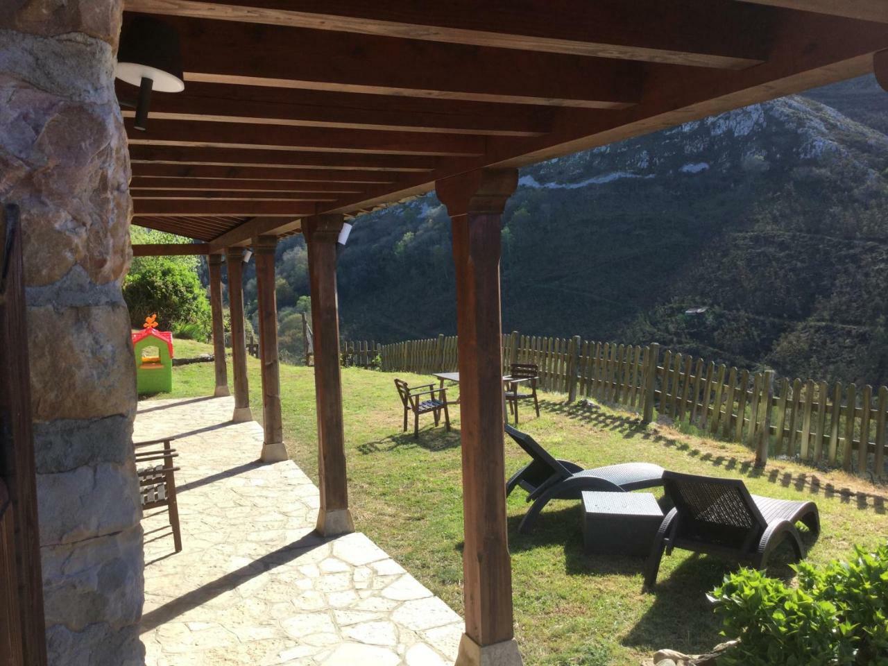 El Interior De Gaia Guest House Arriondas Exterior foto