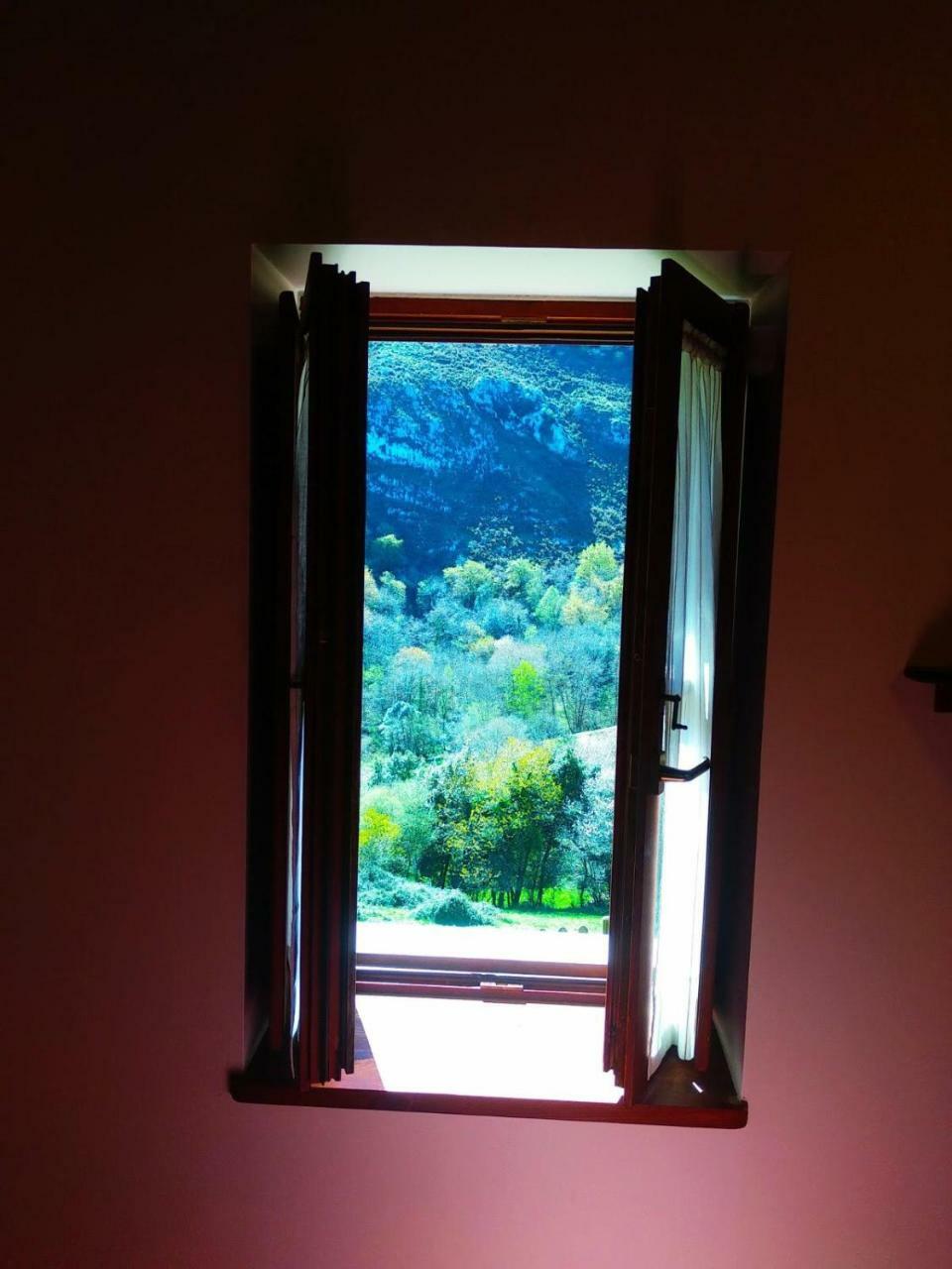 El Interior De Gaia Guest House Arriondas Exterior foto