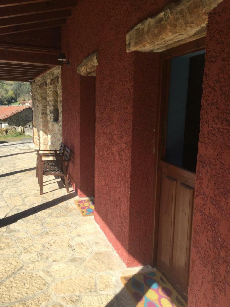 El Interior De Gaia Guest House Arriondas Exterior foto