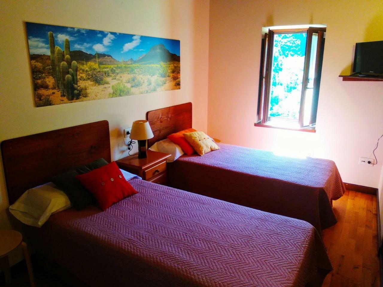 El Interior De Gaia Guest House Arriondas Exterior foto