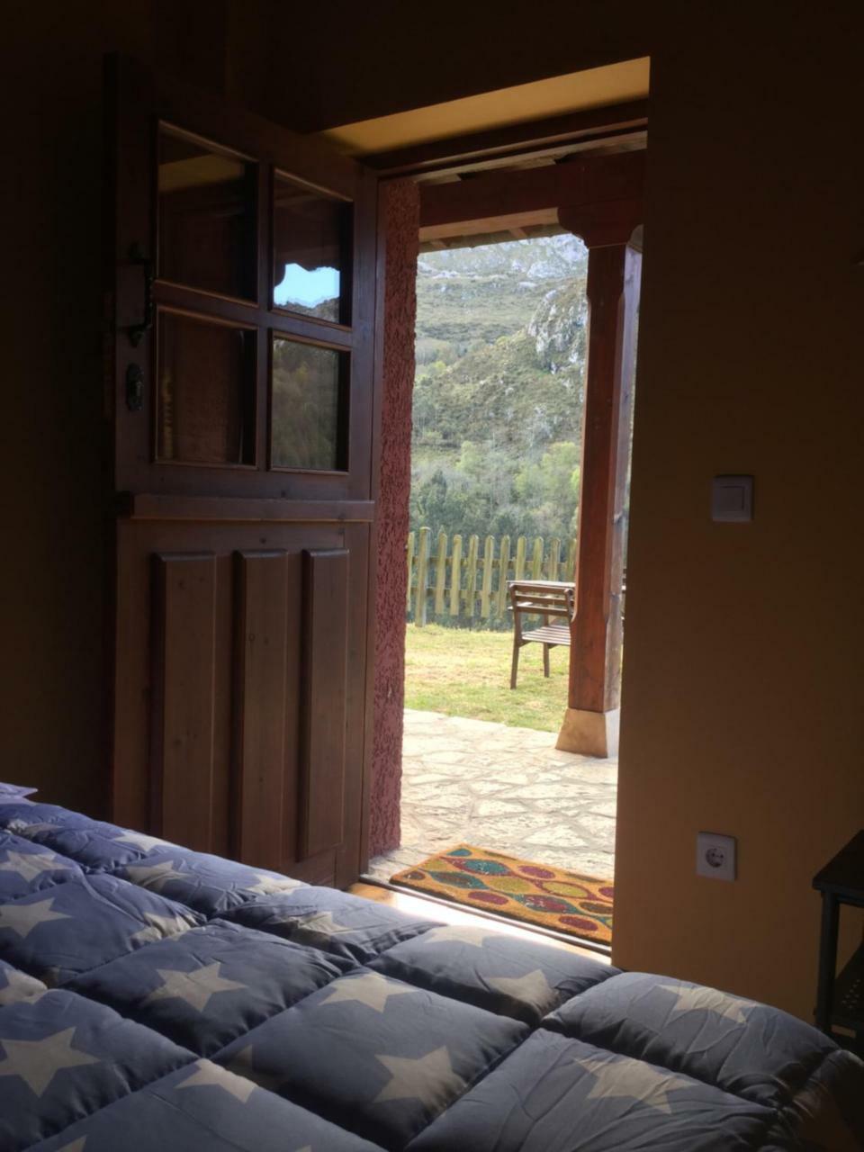 El Interior De Gaia Guest House Arriondas Exterior foto