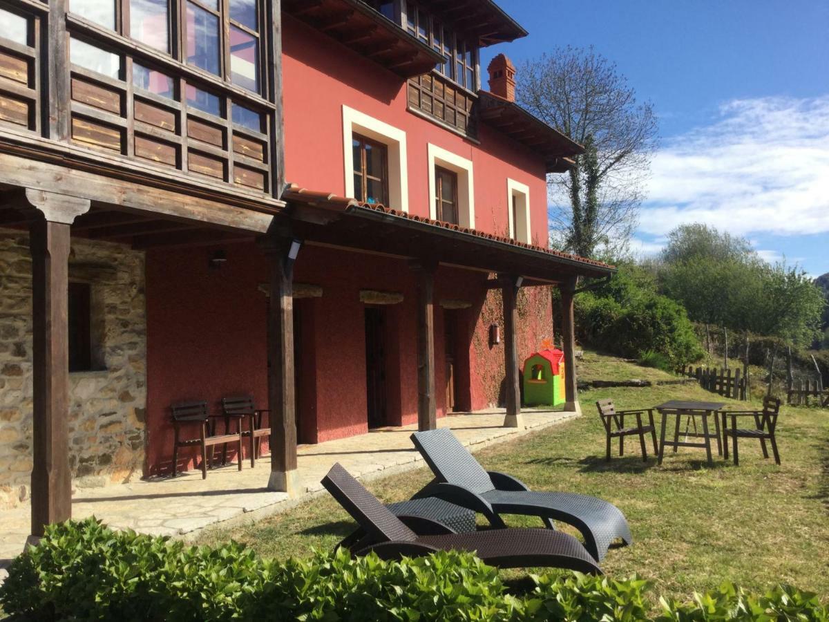 El Interior De Gaia Guest House Arriondas Exterior foto