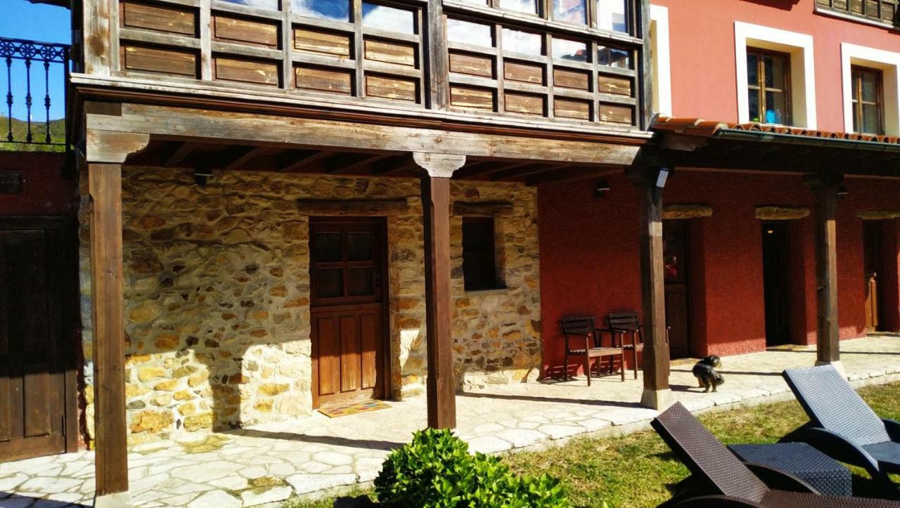 El Interior De Gaia Guest House Arriondas Exterior foto